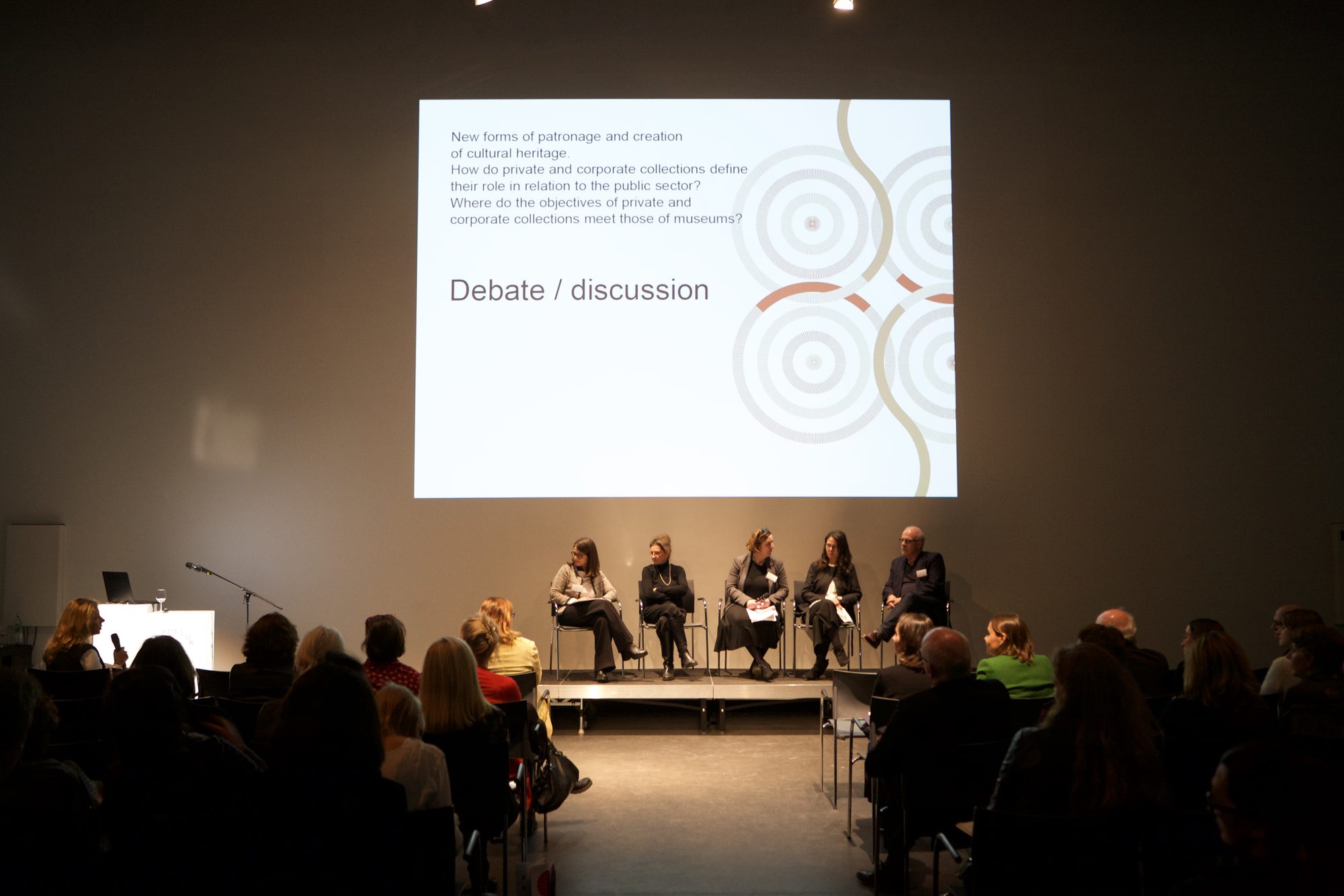 Nimfa Bisbe, Director of the Contemporary Collection Fundación « La Caixa », Barcelona / IACCCA Board Member. Grazia Quaroni, Director of Collections, Fondation Cartier pour l’art contemporain, Paris. Jane Morris, Moderator / Editor-at-large, The Art Newspaper. Ioanna Vryzaki, Director of D.Daskalopoulos Collection, Athens. Hendrik Driessen, Director of De Pont Museum, Tilburg. ©Photo Ernst van Deursen